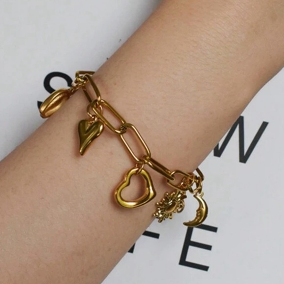 Jewelry - "Maria" ❤️ Heart Charm Bracelet
